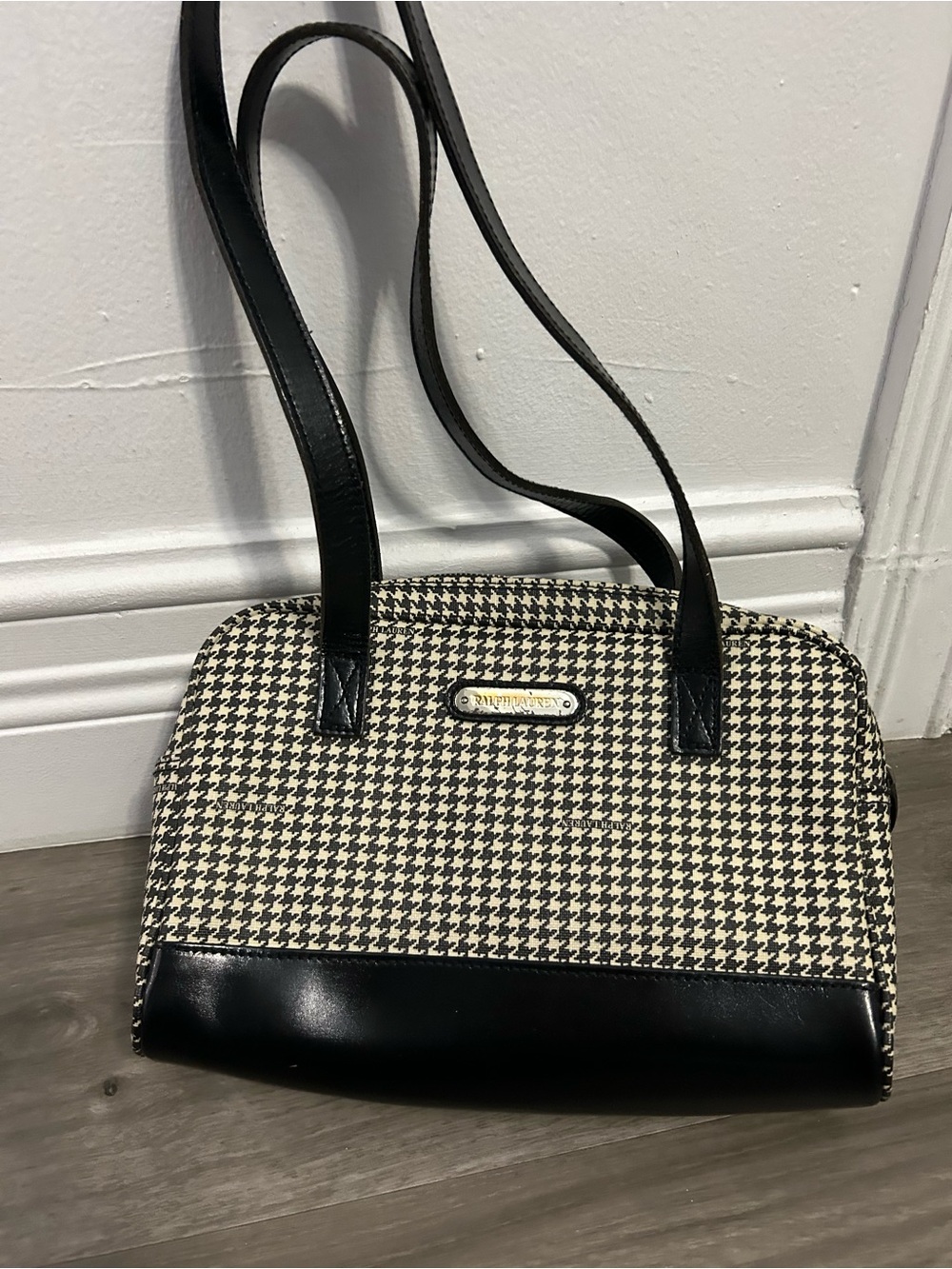 Beautiful vintage Ralph Lauren shoulder bag featuring a classic